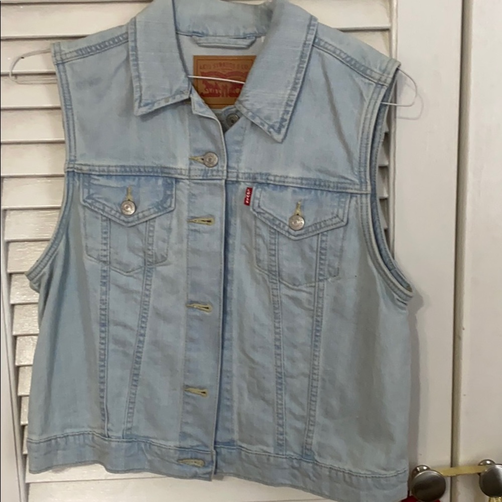Levi’s sleeveless jean jacket
